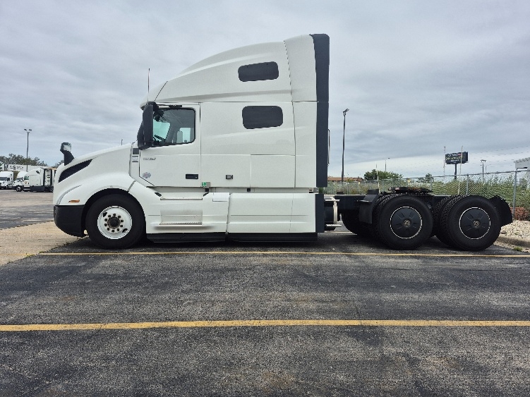2023 Volvo VNL 760 in Chicago (Chicago Ridge), IL — photo 4