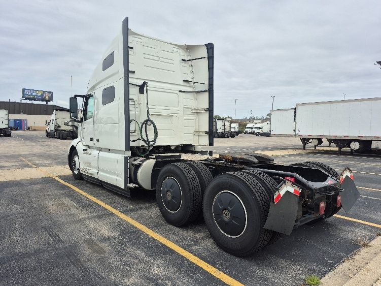 2023 Volvo VNL 760 in Chicago (Chicago Ridge), IL — photo 5