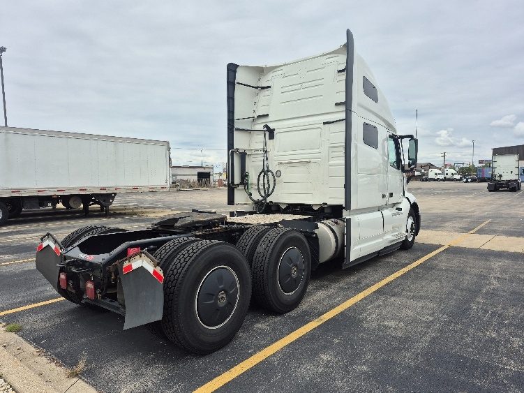 2023 Volvo VNL 760 in Chicago (Chicago Ridge), IL — photo 7