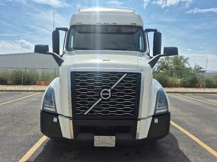 2023 Volvo VNL 760 in Chicago (Chicago Ridge), IL — photo 2