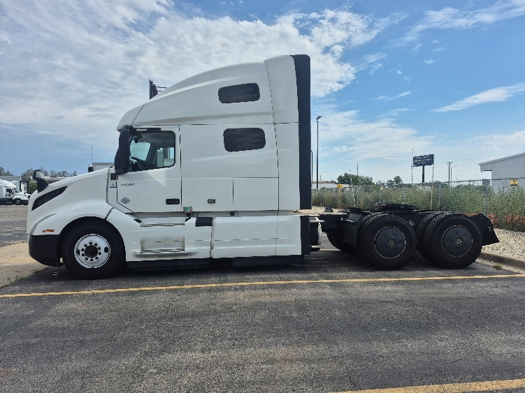 2023 Volvo VNL 760 in Chicago (Chicago Ridge), IL — photo 4