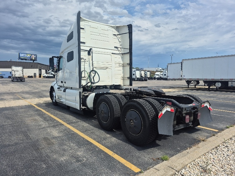 2023 Volvo VNL 760 in Chicago (Chicago Ridge), IL — photo 5