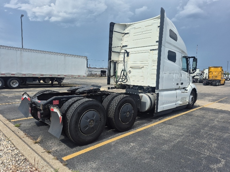 2023 Volvo VNL 760 in Chicago (Chicago Ridge), IL — photo 7