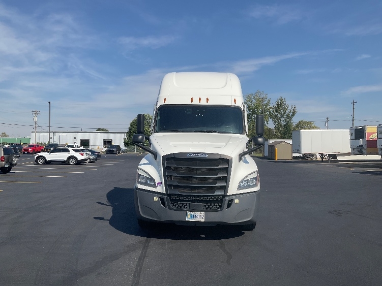 2023 Freightliner Cascadia in Piqua, OH — photo 2
