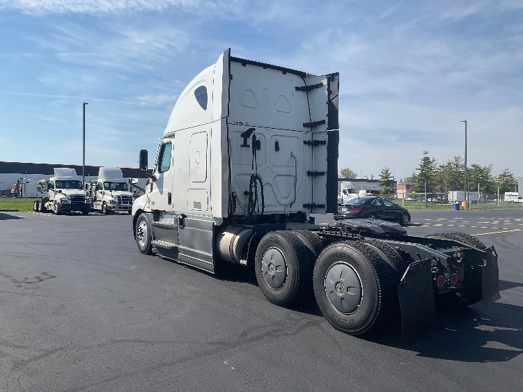 2023 Freightliner Cascadia in Piqua, OH — photo 5