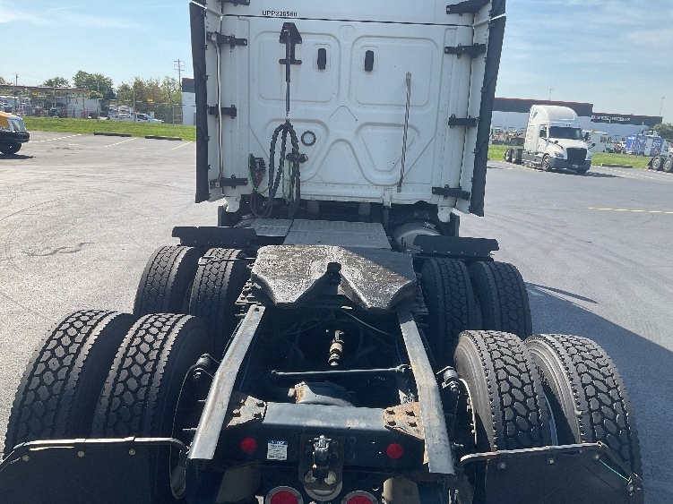 2023 Freightliner Cascadia in Piqua, OH — photo 6