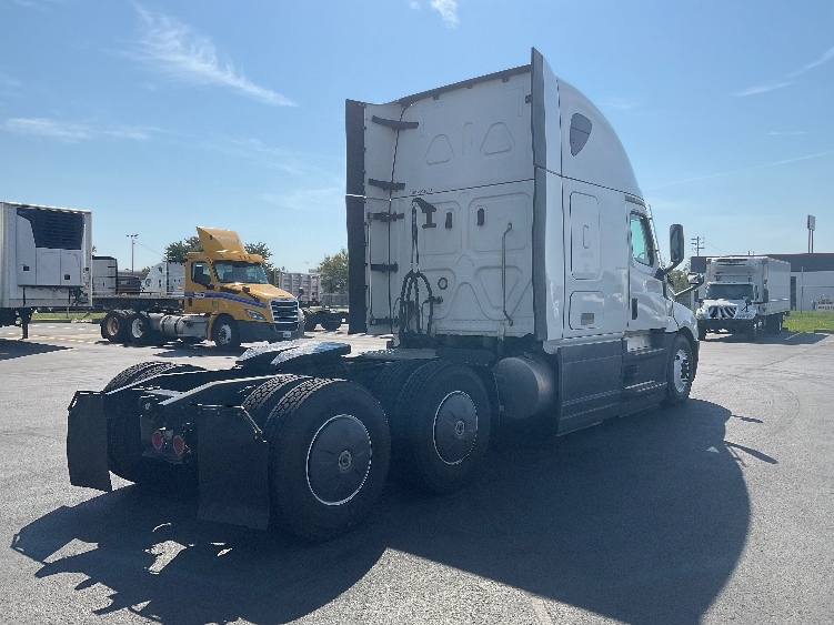 2023 Freightliner Cascadia in Piqua, OH — photo 7
