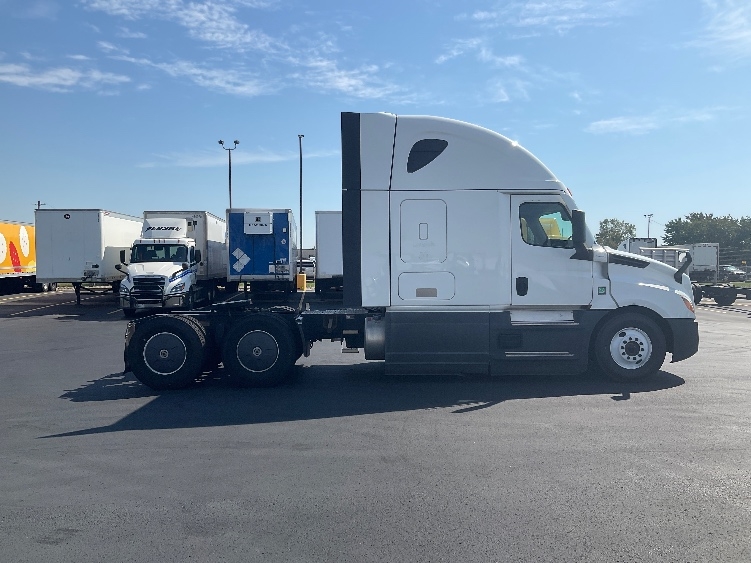 2023 Freightliner Cascadia in Piqua, OH — photo 8