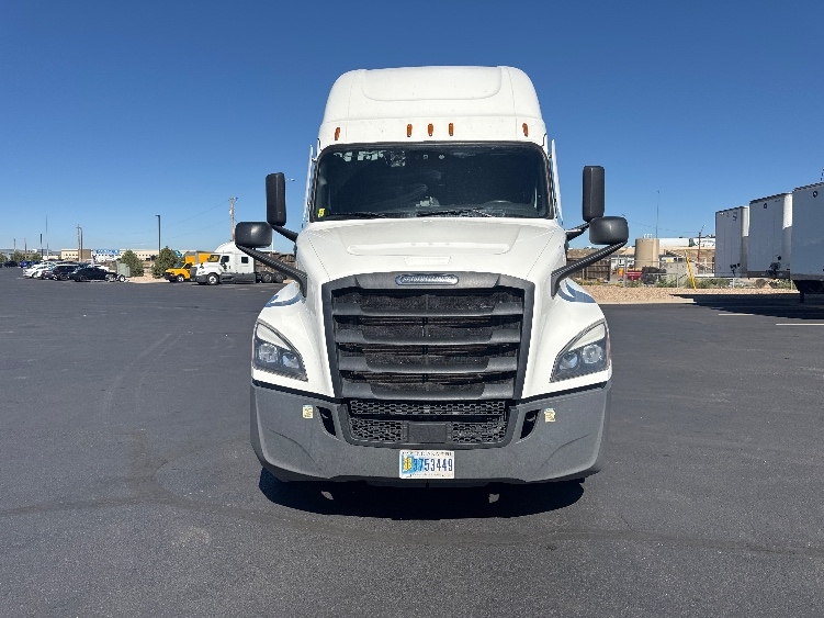 2023 Freightliner Cascadia in Denver, CO — photo 2