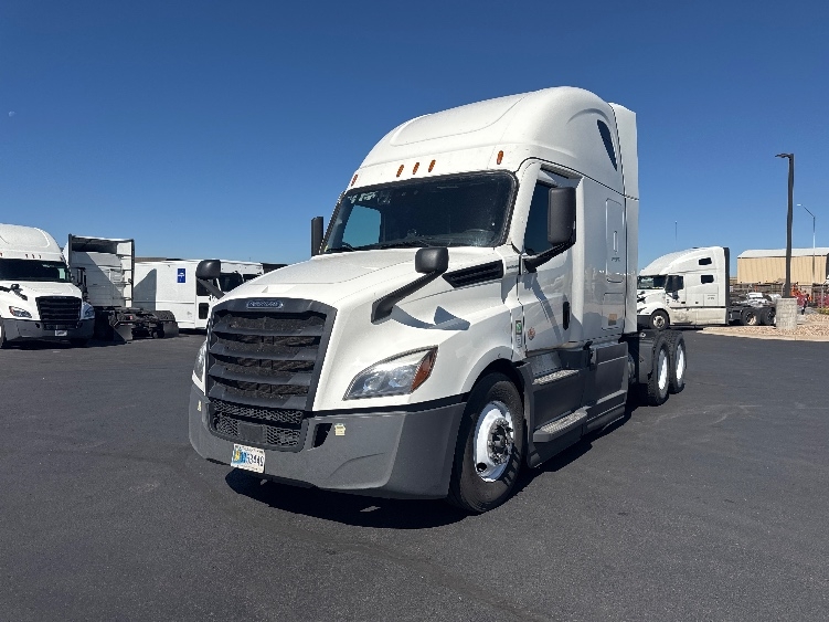 2023 Freightliner Cascadia in Denver, CO — photo 3