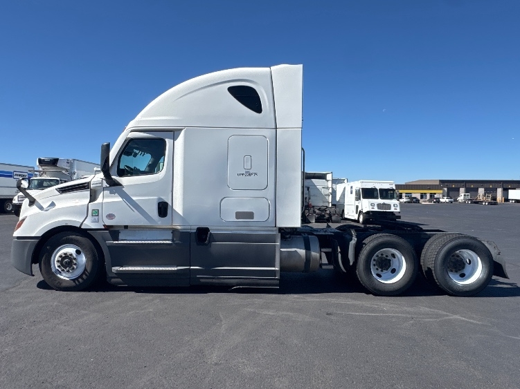 2023 Freightliner Cascadia in Denver, CO — photo 4