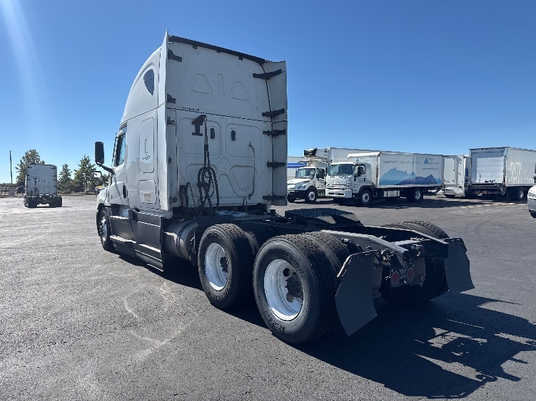 2023 Freightliner Cascadia in Denver, CO — photo 5
