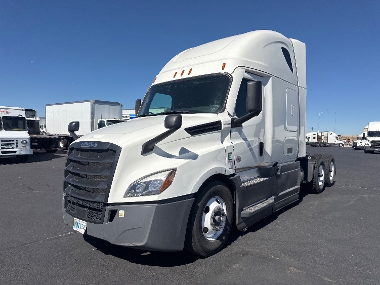 2023 Freightliner Cascadia in Denver, CO — photo 3