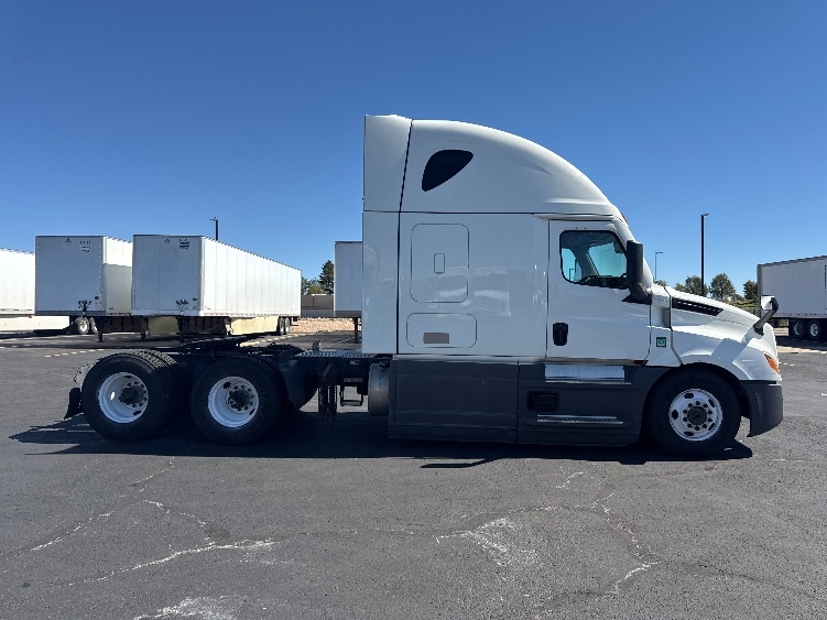 2023 Freightliner Cascadia in Denver, CO — photo 8