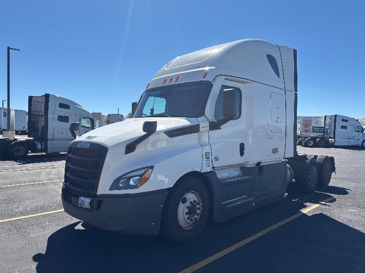 2023 Freightliner Cascadia in Aurora, CO — photo 3