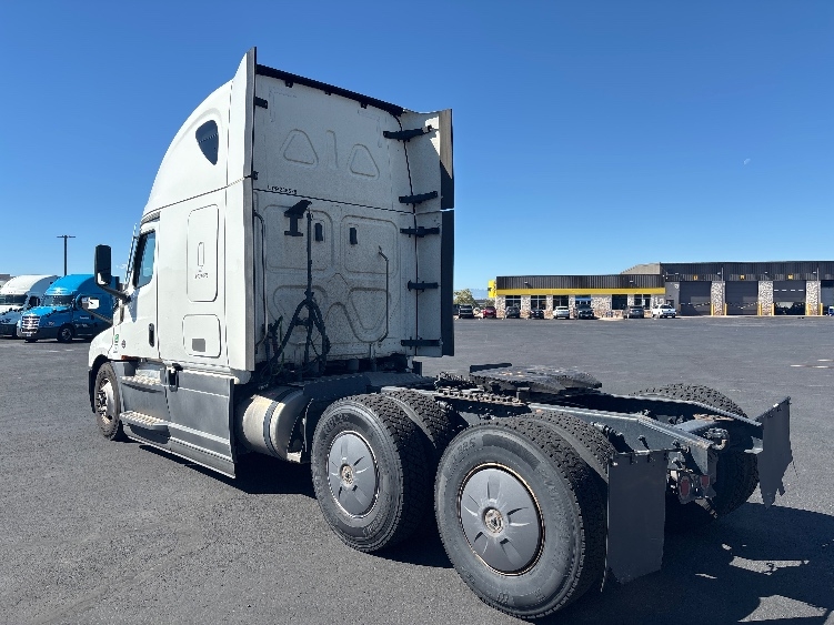 2023 Freightliner Cascadia in Aurora, CO — photo 5