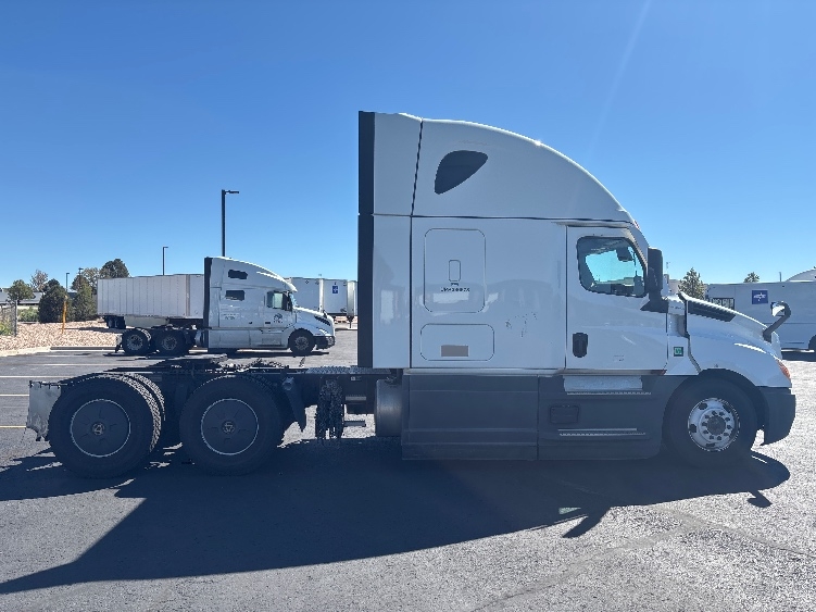 2023 Freightliner Cascadia in Aurora, CO — photo 8