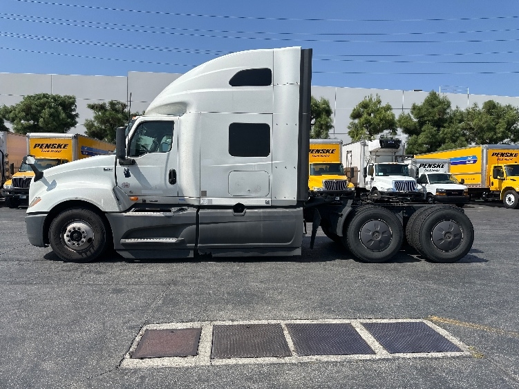 2023 International LT in Torrance, CA — photo 4