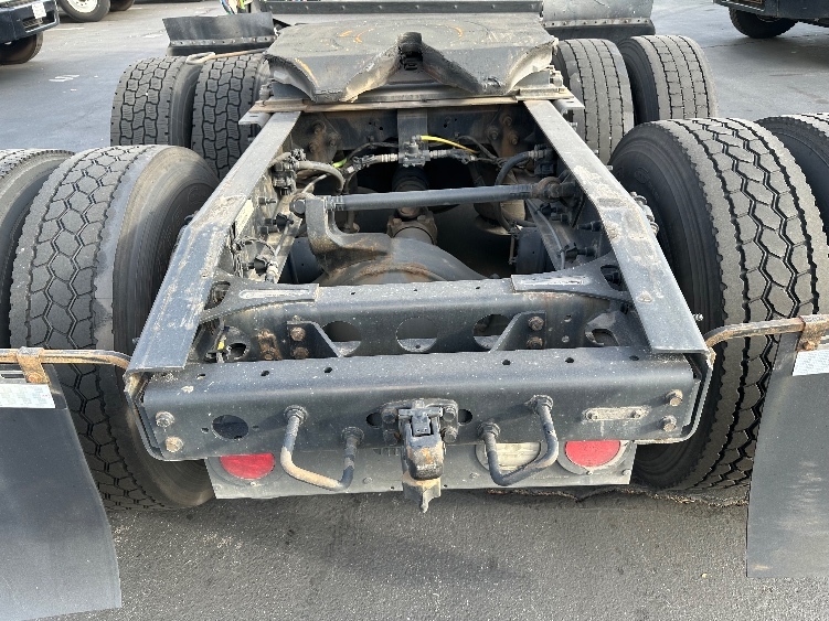 2023 International LT in Torrance, CA — photo 6