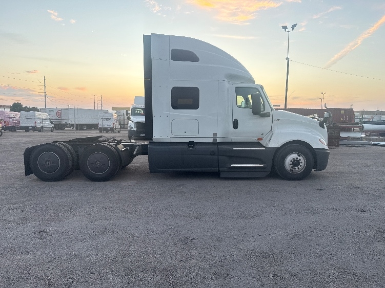 2024 International LT in Dallas, TX — photo 8