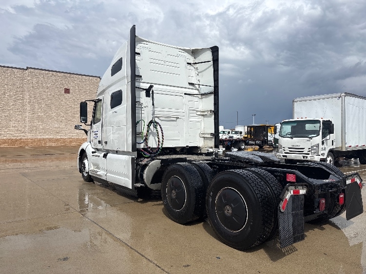 2023 Volvo VNL 760 in Arlington, TX — photo 5
