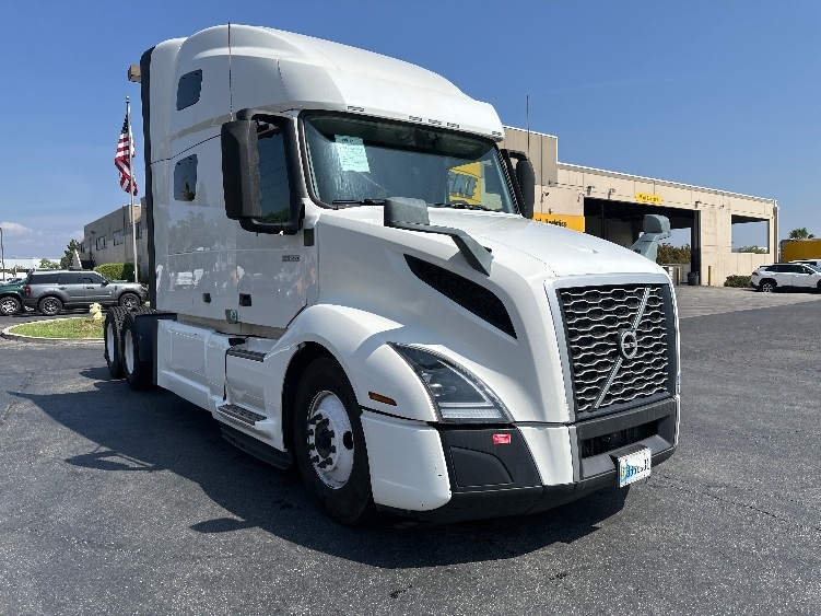 2023 Volvo VNL 760 in Torrance, CA