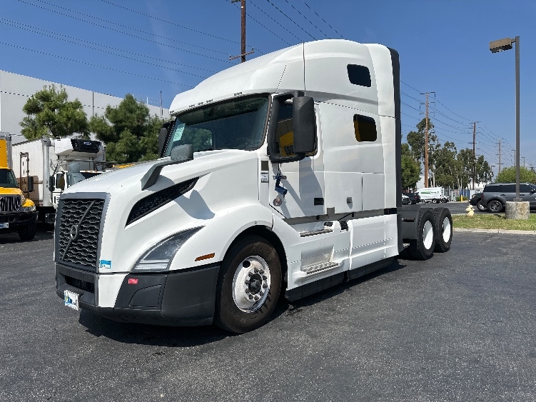 2023 Volvo VNL 760 in Torrance, CA — photo 3