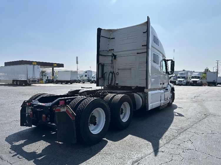 2023 Volvo VNL 760 in Torrance, CA — photo 7