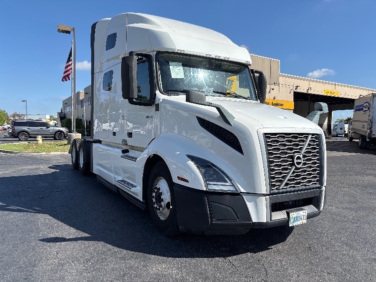 2023 Volvo VNL 760 in Torrance, CA