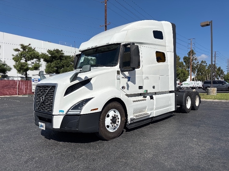 2023 Volvo VNL 760 in Torrance, CA — photo 3