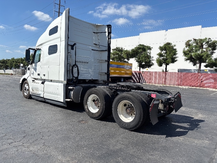 2023 Volvo VNL 760 in Torrance, CA — photo 5