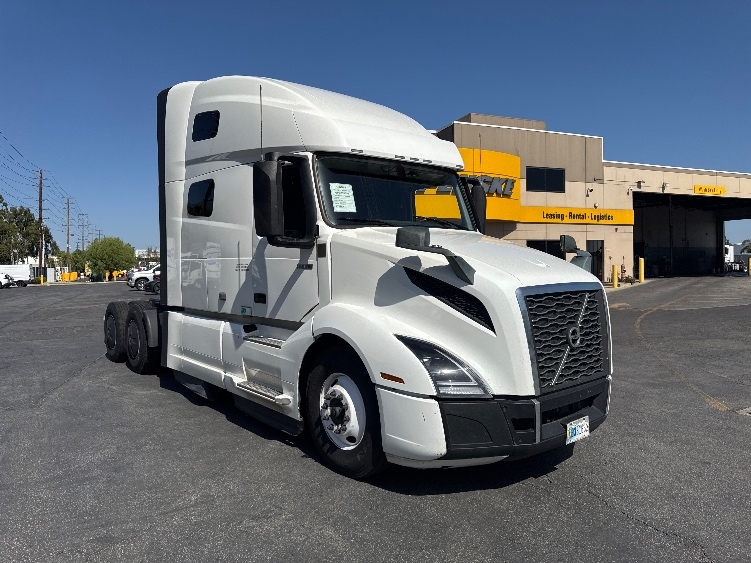 2023 Volvo VNL 760 in Fontana, CA