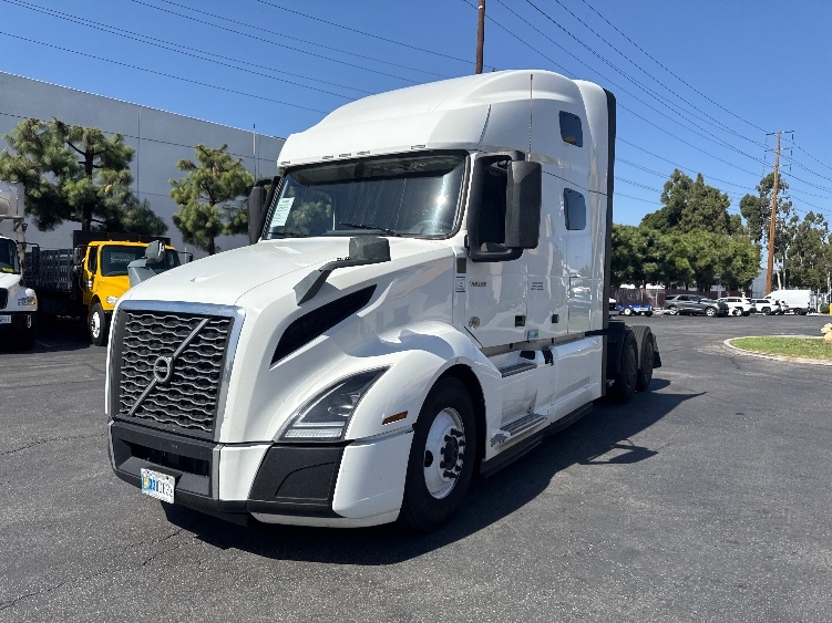 2023 Volvo VNL 760 in Fontana, CA — photo 3
