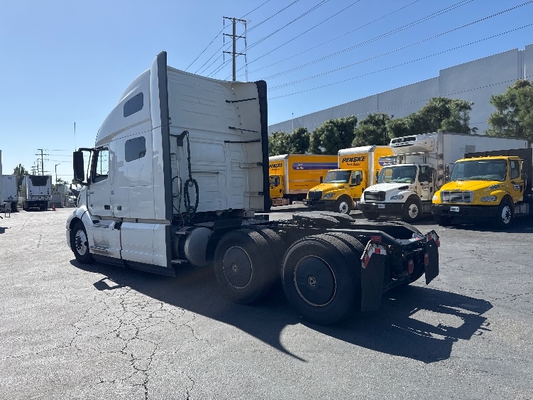 2023 Volvo VNL 760 in Fontana, CA — photo 5