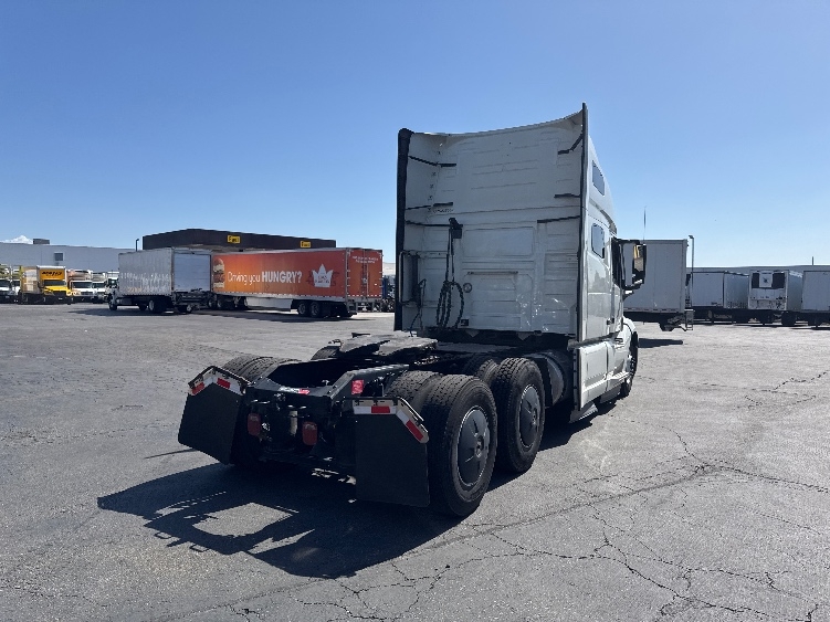 2023 Volvo VNL 760 in Fontana, CA — photo 7